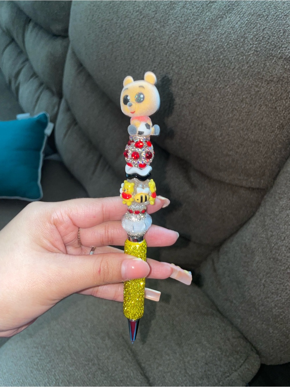 Winnie the Pooh glitter pen with cute charms #kawaii #staple